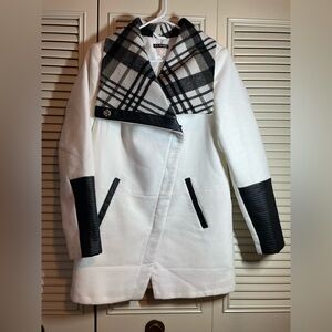 VENUS White Trench Coat with Black Plaid Collar